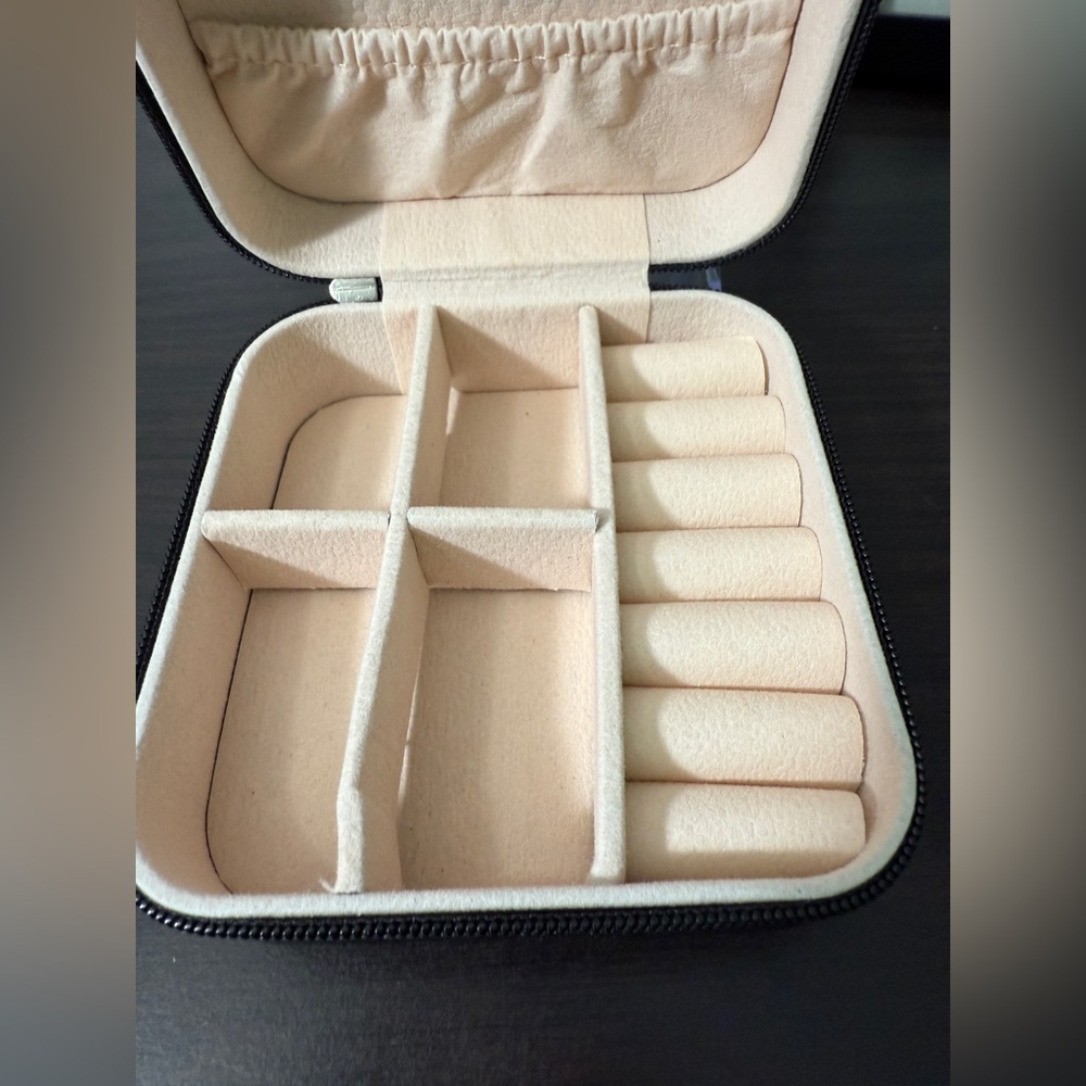 Compact Jewelry Organizer Box NWT - Picture 2 of 6